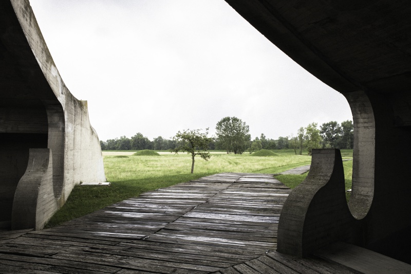 Datei:Jasenovac-Memorial-Site.jpg