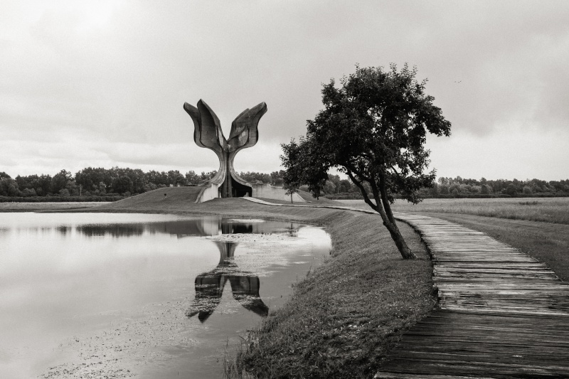 Datei:Jasenovac Blume.jpg