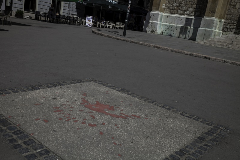 Datei:Rosen von Sarajevo eingefärbt.jpg