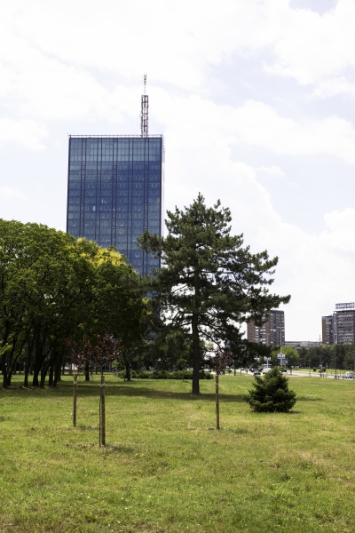Datei:Ušće-Turm.jpeg